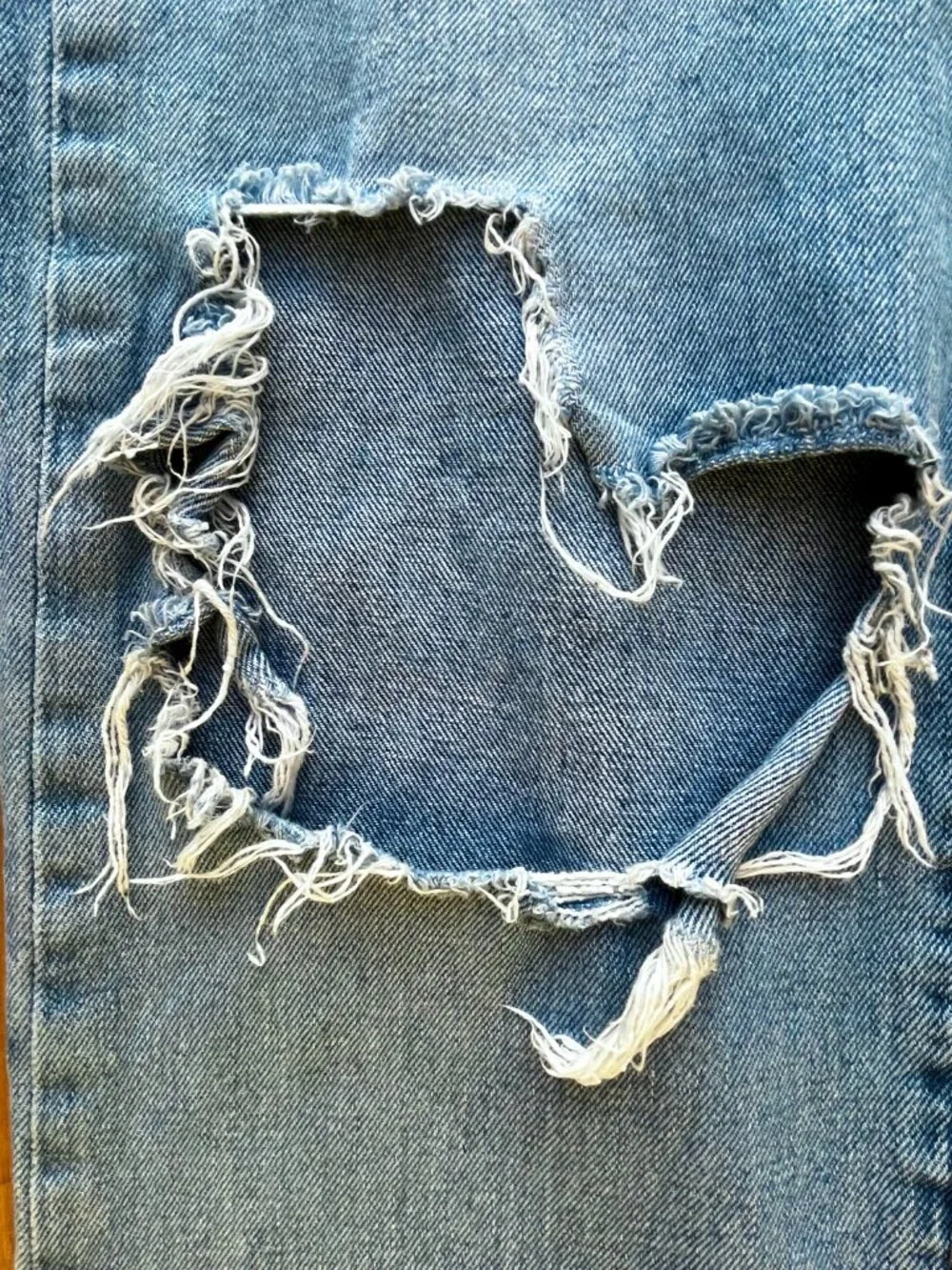 LEVIS 501 BUTTON FLY DESTRUCTED STRAIGHT LEG JEANS MEN’S sz 34W X 34L STRETCH
